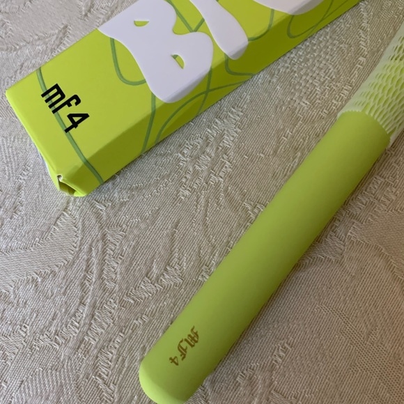 Made By Mitchell MF4 Brush & Beauty Sponge Blender Duo Bundle BNIB - Picture 6 of 15